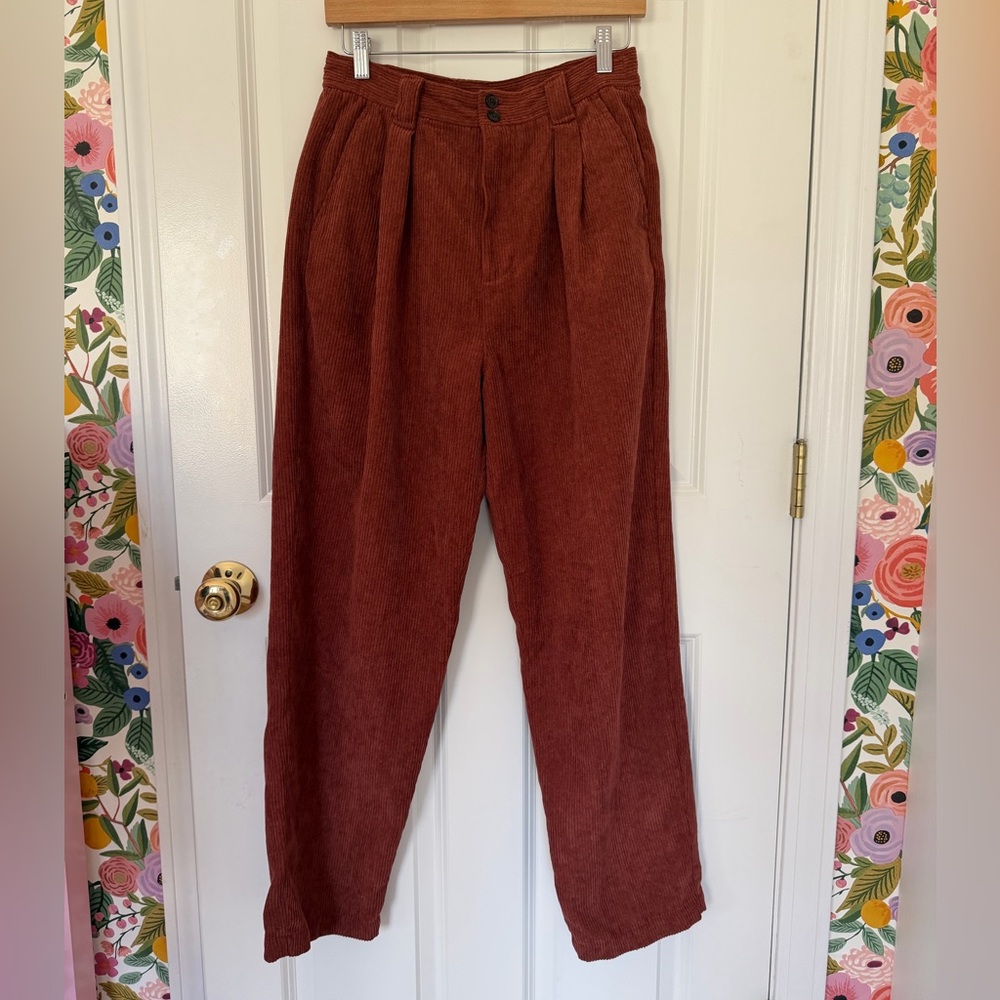 Madewell tapered corduroy pants, size 6